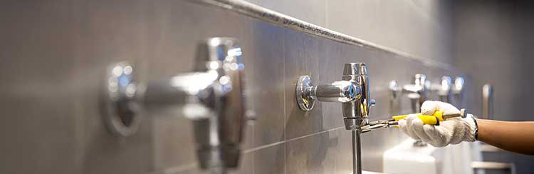 Commercial-plumbing-installer-