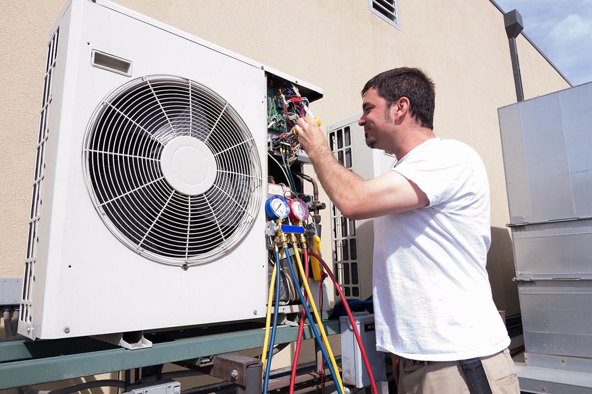 ductless-mini-split-maintenance-tech